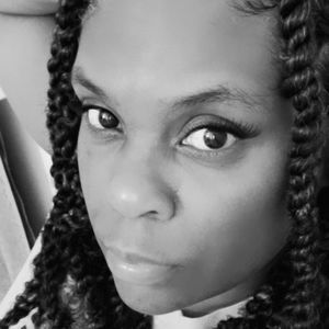 Meet your Posher, Monique